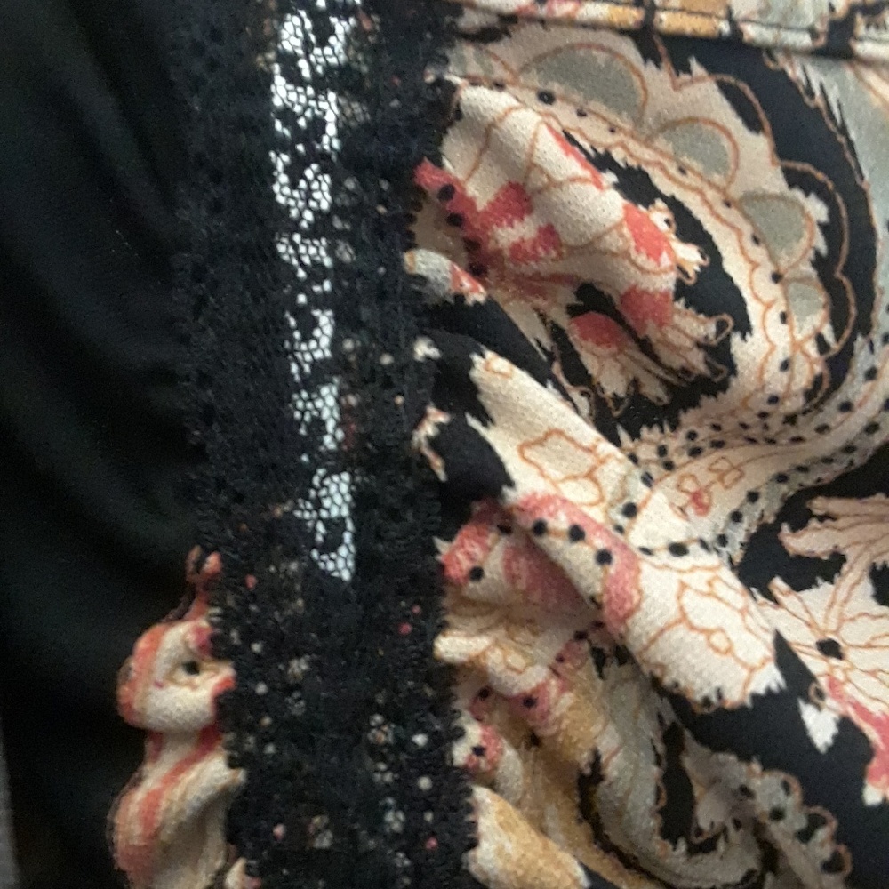Size M Ruched Patterned Stretch Top - Picture 5 of 7